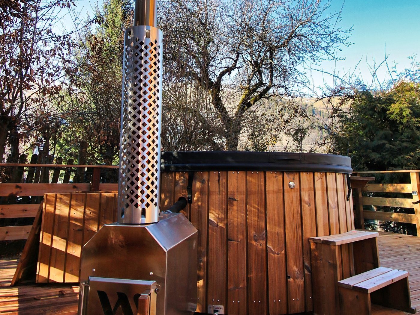 Bain nordique au feu de bois en été — Chalet Arpian