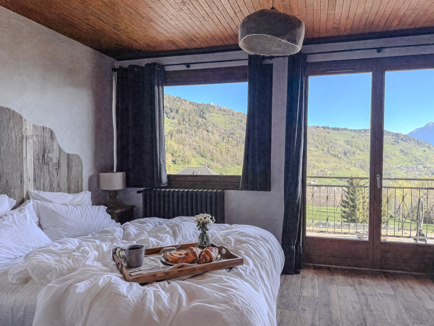 Chambre suite avec vue montagne — Chalet Arpian